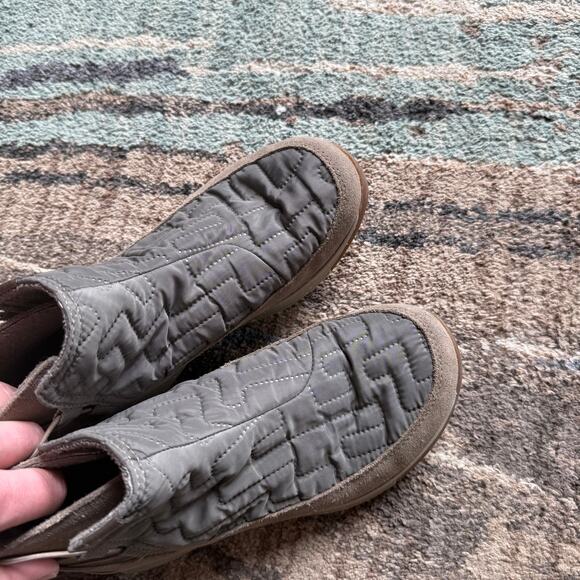 Women's Chaco Brown Gray Quilted Mid-Rise Outdoor Borealis Ridge Boots Sz 7 - Picture 6 of 7